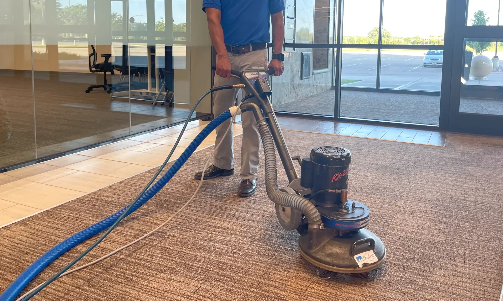_72506E01-CD34-4570-BB8E-DC182C3EA125_ 2 men using carpet cleaning machine